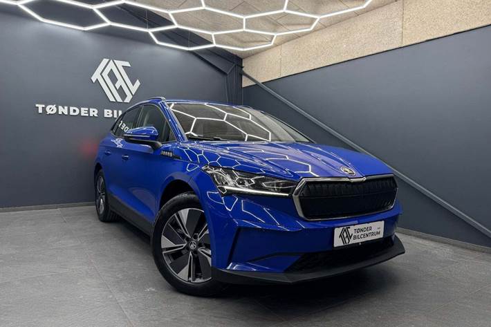 Blå Skoda Enyaq fra 2023