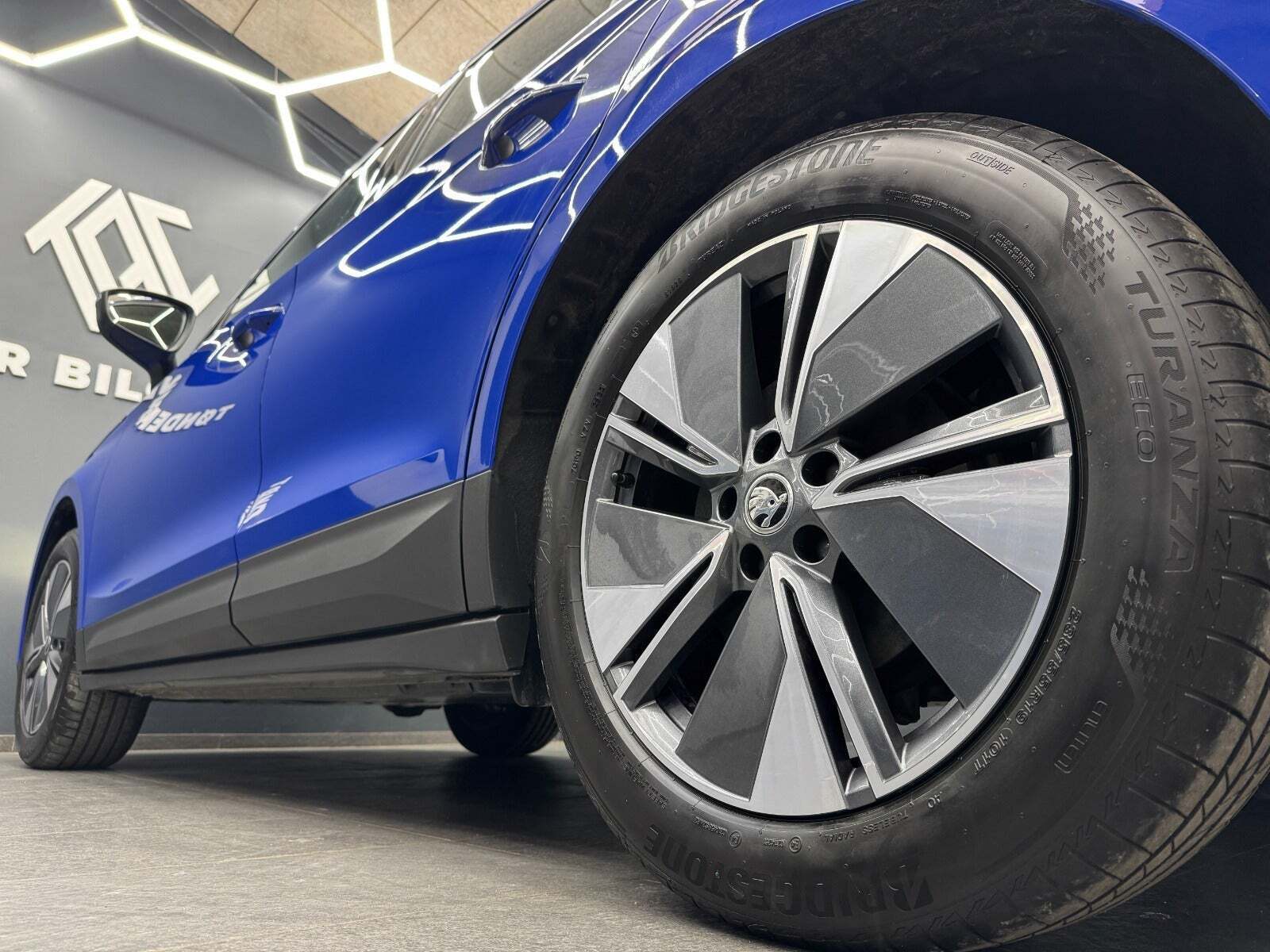 Blå Skoda Enyaq fra 2023