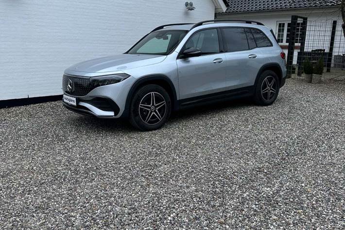 Sølv Mercedes EQB300 fra 2024
