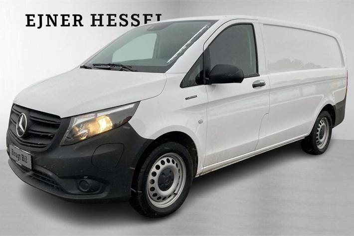 Hvid Mercedes eVito 112 fra 2023 set udefra