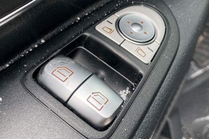 Hvid Mercedes eVito 112 fra 2023