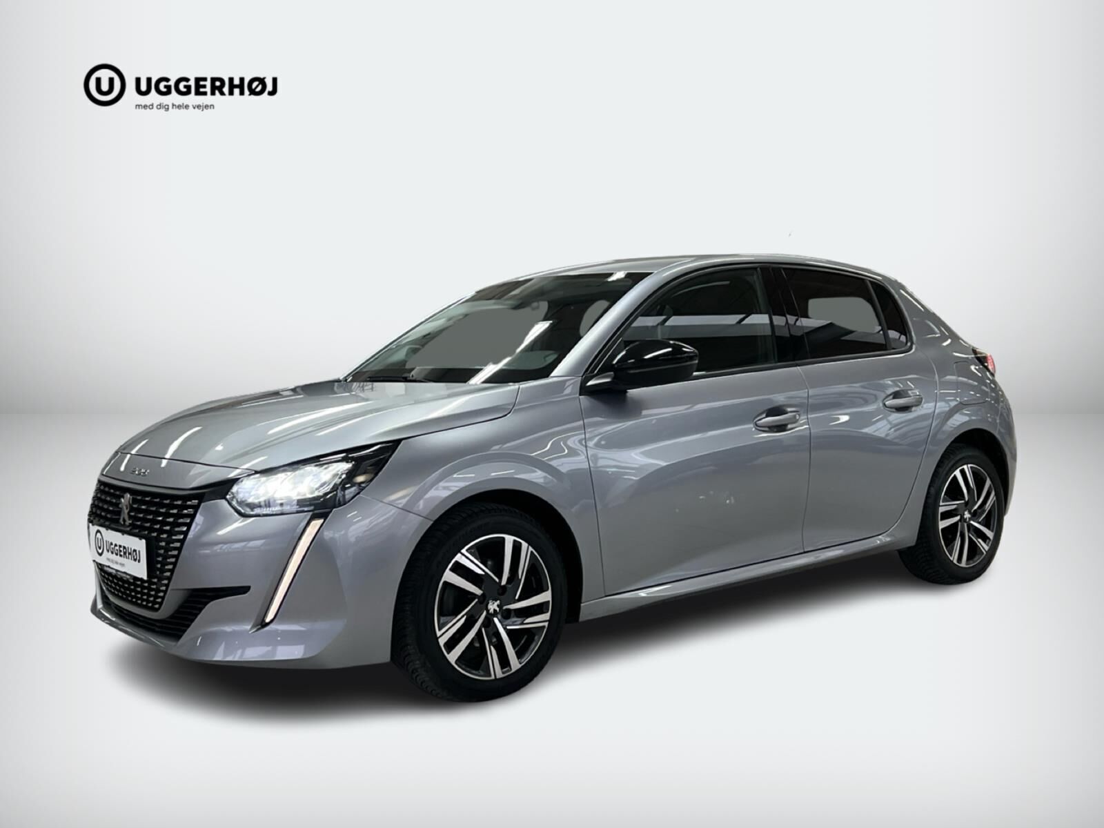 Grå Peugeot 208 fra 2023 set udefra