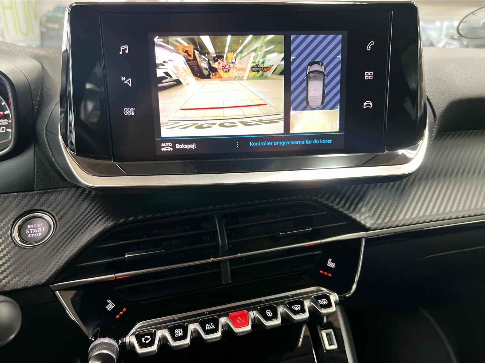 Grå Peugeot 208 fra 2023