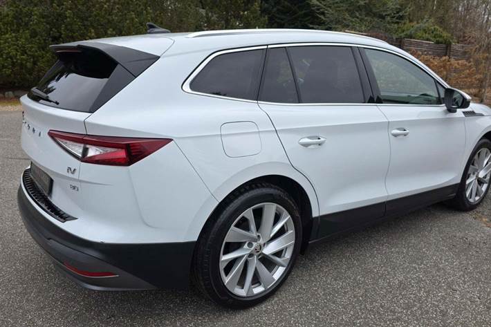 Hvid Skoda Enyaq fra 2021