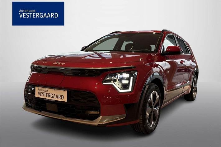 Rød Kia Niro fra 2025 set udefra