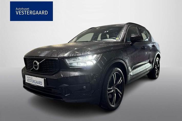 Sort Volvo XC40 fra 2021 set udefra