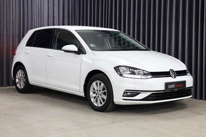 Hvid VW Golf VII fra 2018 set udefra