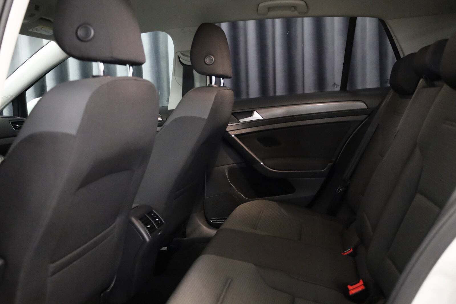 Hvid VW Golf VII fra 2018