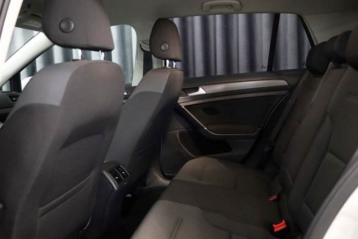 Hvid VW Golf VII fra 2018