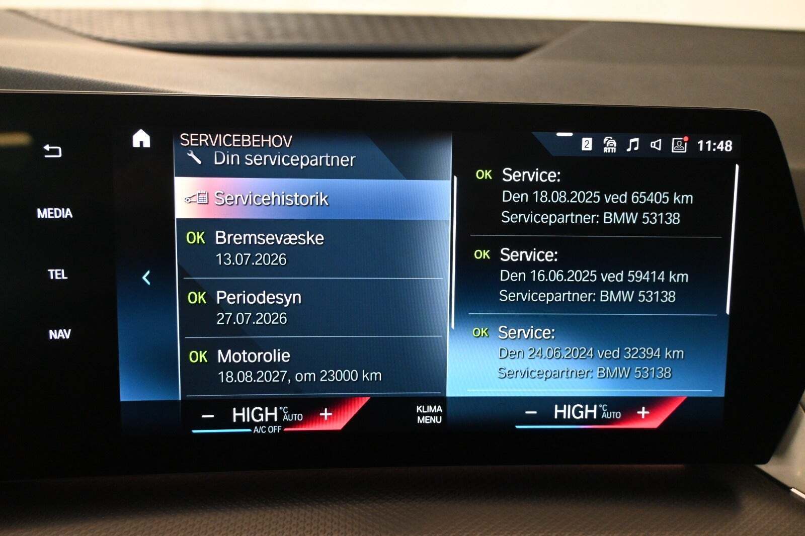 Grøn BMW 225e fra 2023