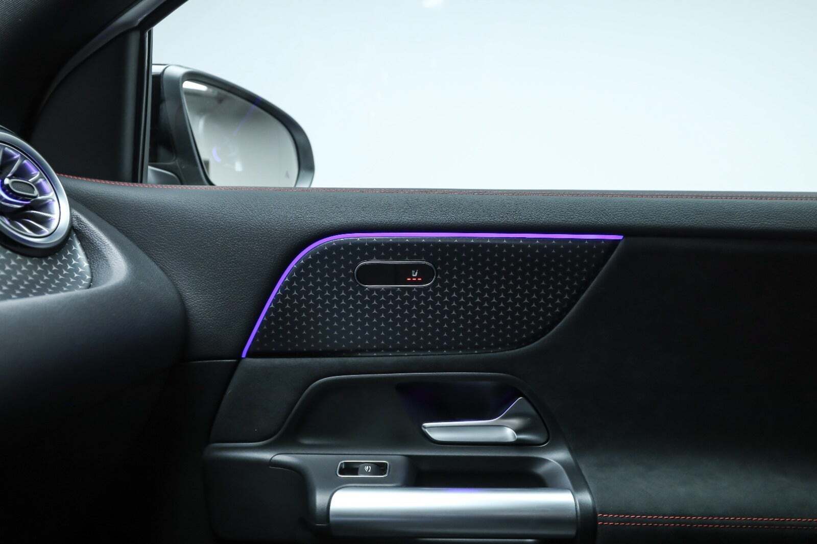 Hvid Mercedes EQA250+ fra 2025