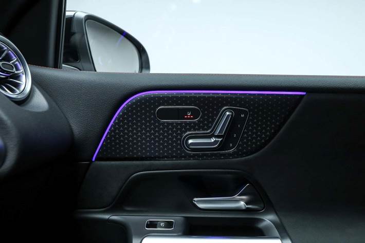 Sort Mercedes EQB250+ fra 2026