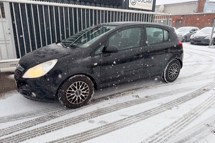 Sort Opel Corsa fra 2008