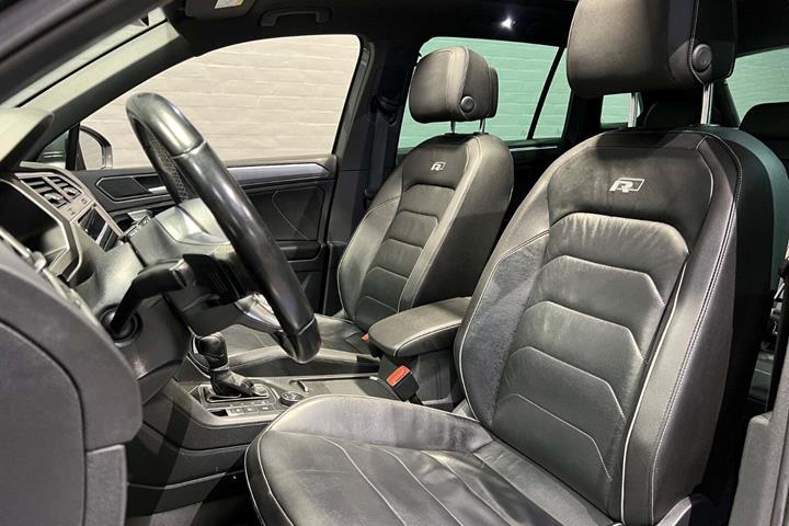 Grå VW Tiguan fra 2017