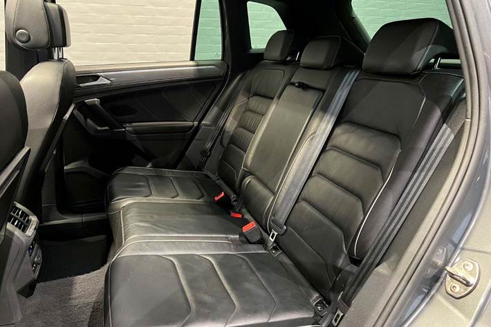 Grå VW Tiguan fra 2017