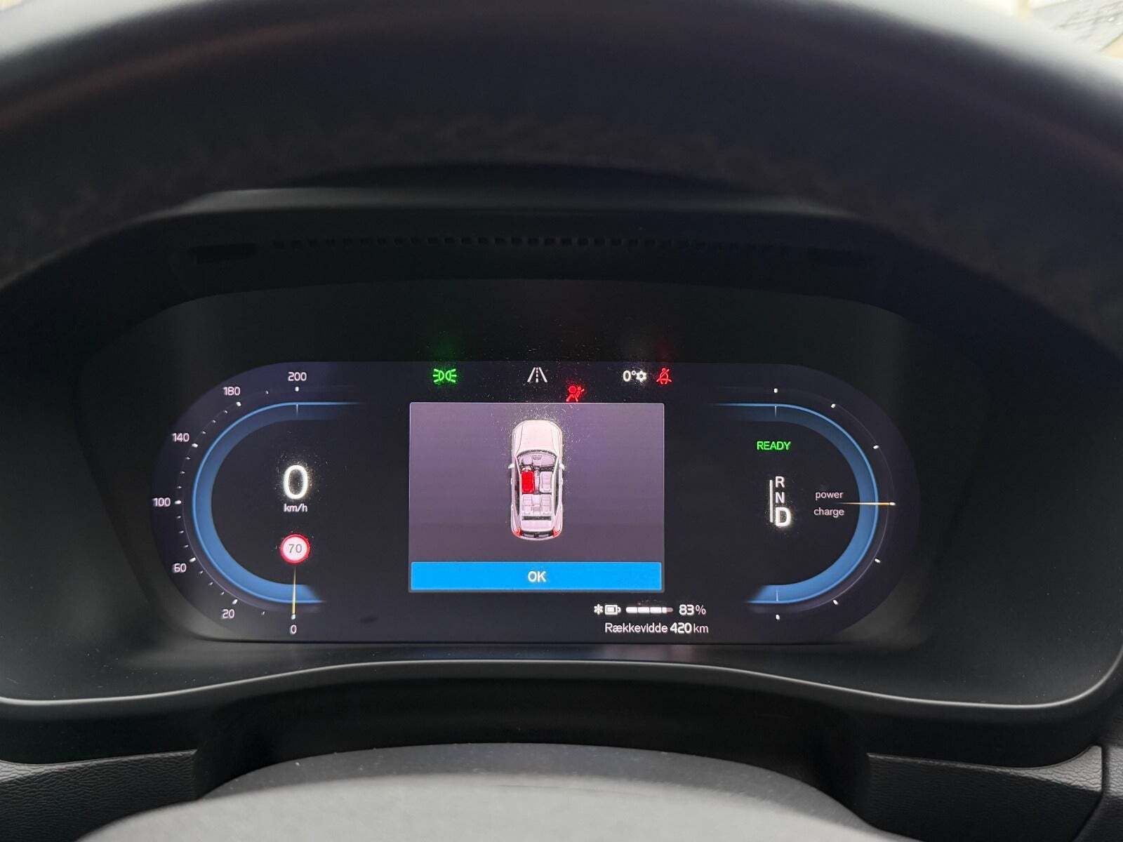 Sølv Volvo XC40 fra 2024