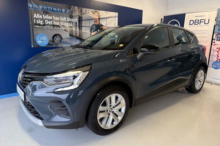 Grå Renault Captur fra 2021 set udefra
