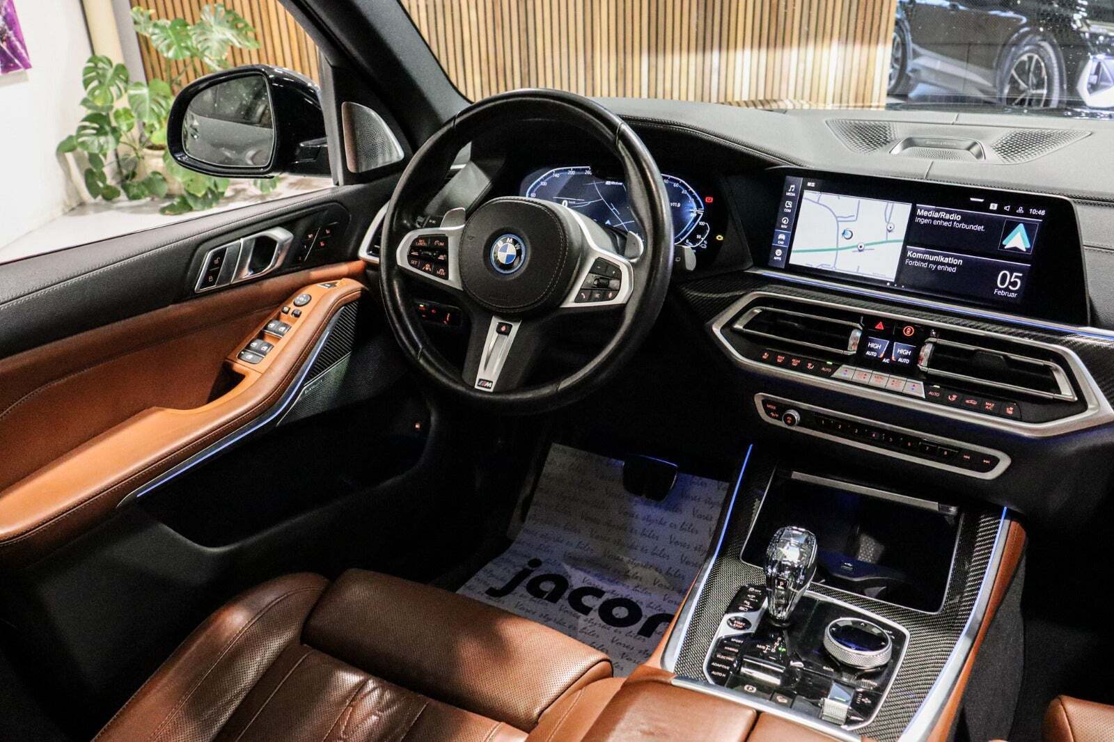 Grå BMW X5 fra 2022