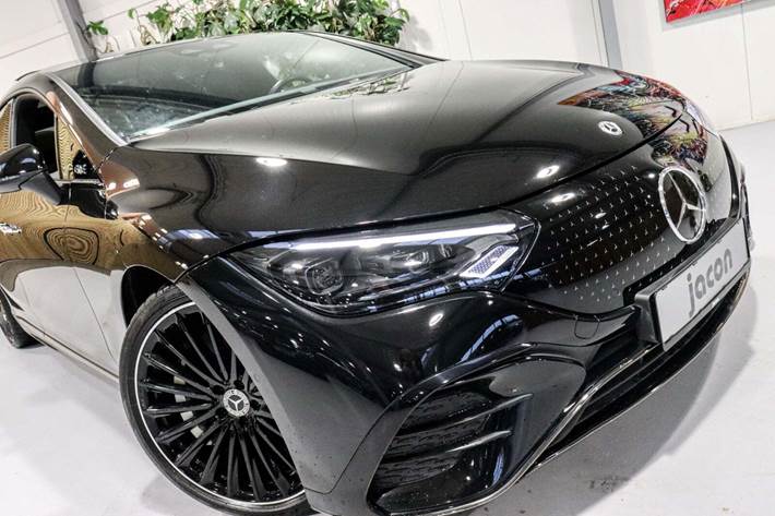 Sort Mercedes EQE350 fra 2022