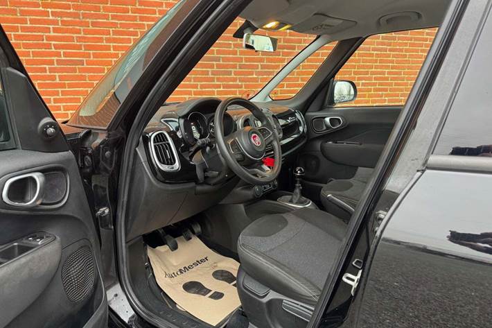 undefined Fiat 500L Wagon fra 2018 set indefra