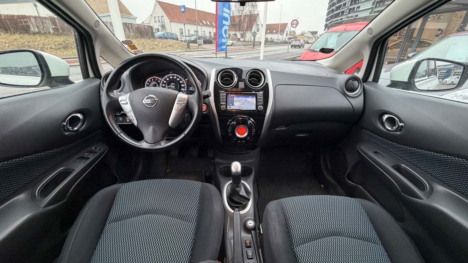Hvid Nissan Note fra 2015