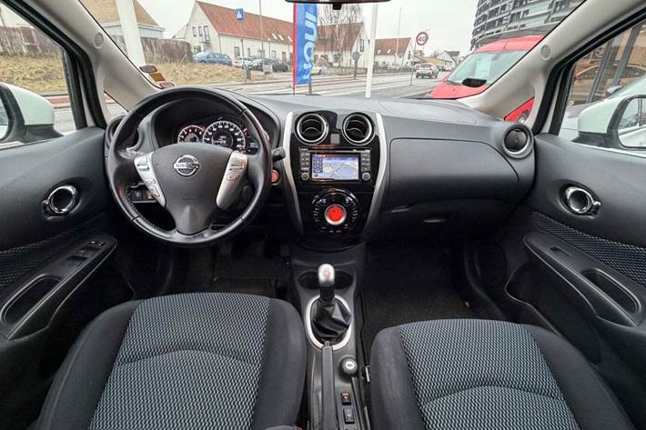 Hvid Nissan Note fra 2015