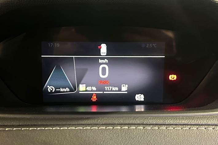 Hvid Skoda Enyaq fra 2022