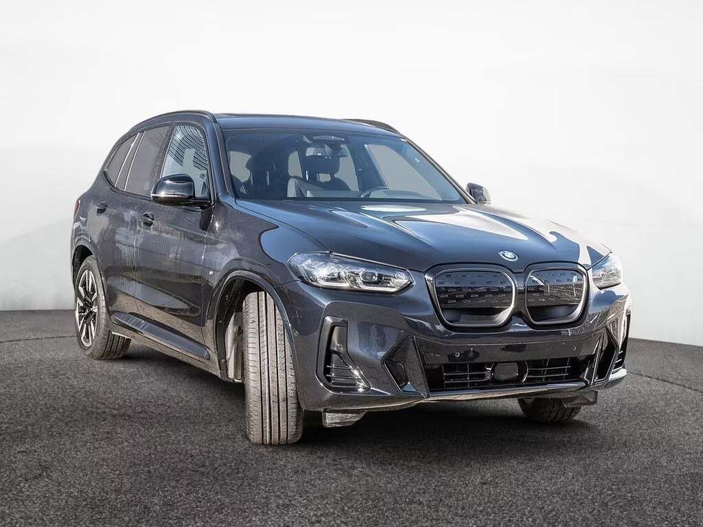Sort BMW iX3 fra 2022 set udefra