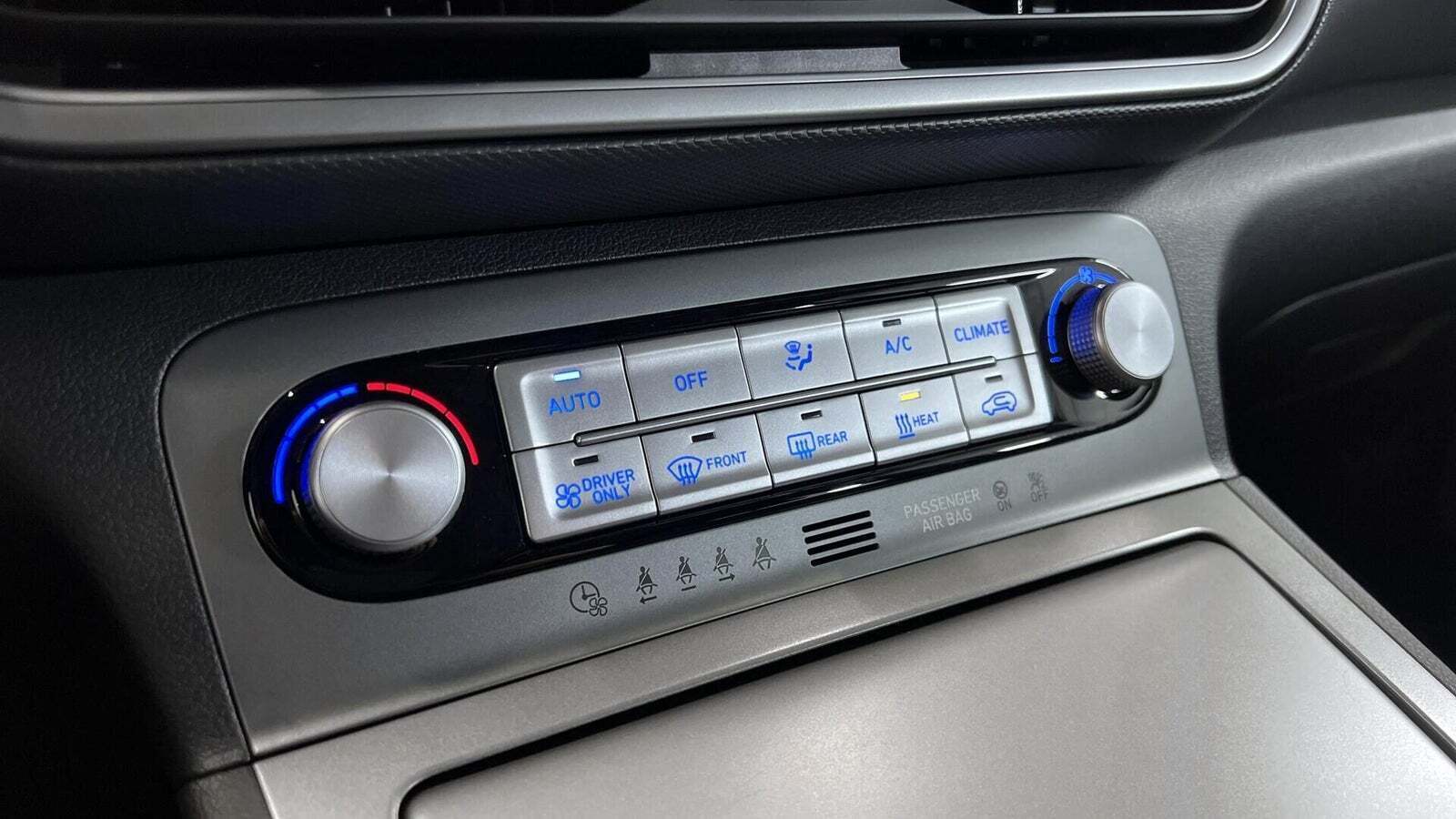 Blå Hyundai Kona fra 2022