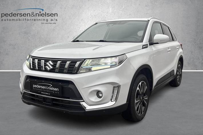 Hvid Suzuki Vitara fra 2020 set udefra