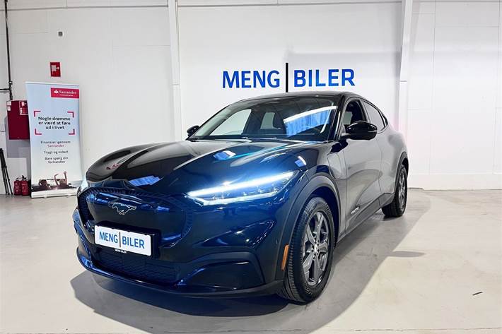 Sort Ford Mustang Mach-E fra 2022 set udefra