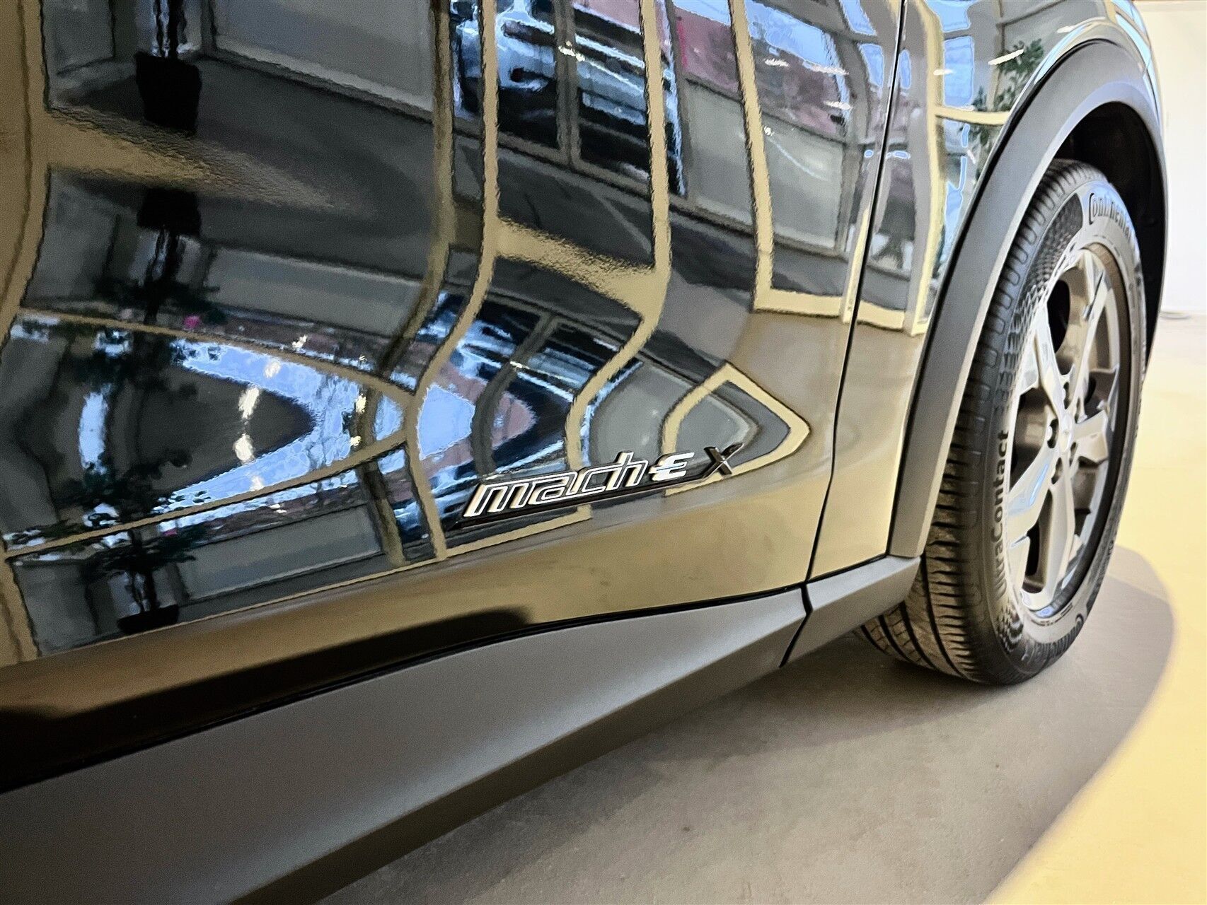 Sort Ford Mustang Mach-E fra 2022