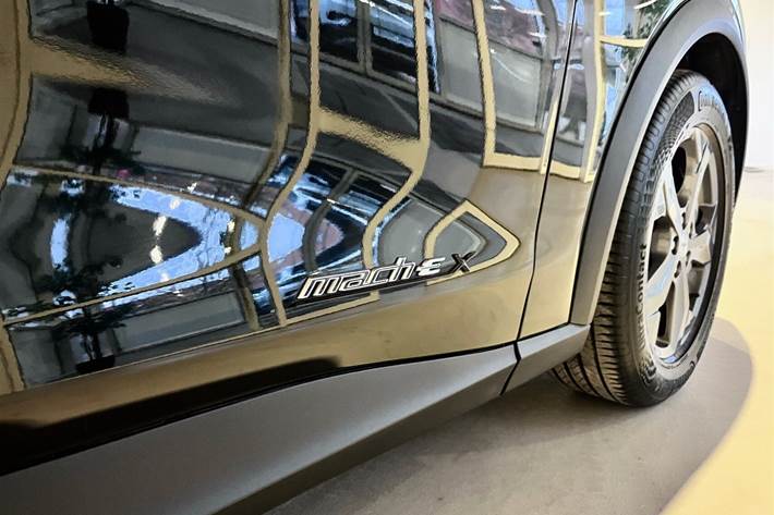 Sort Ford Mustang Mach-E fra 2022