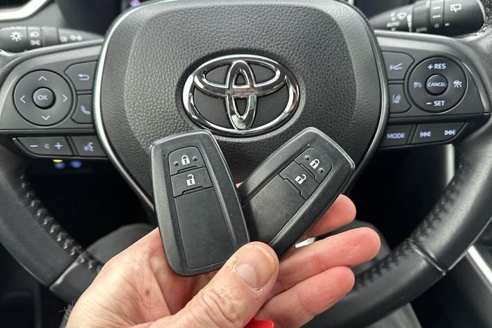 Grå Toyota RAV4 fra 2019