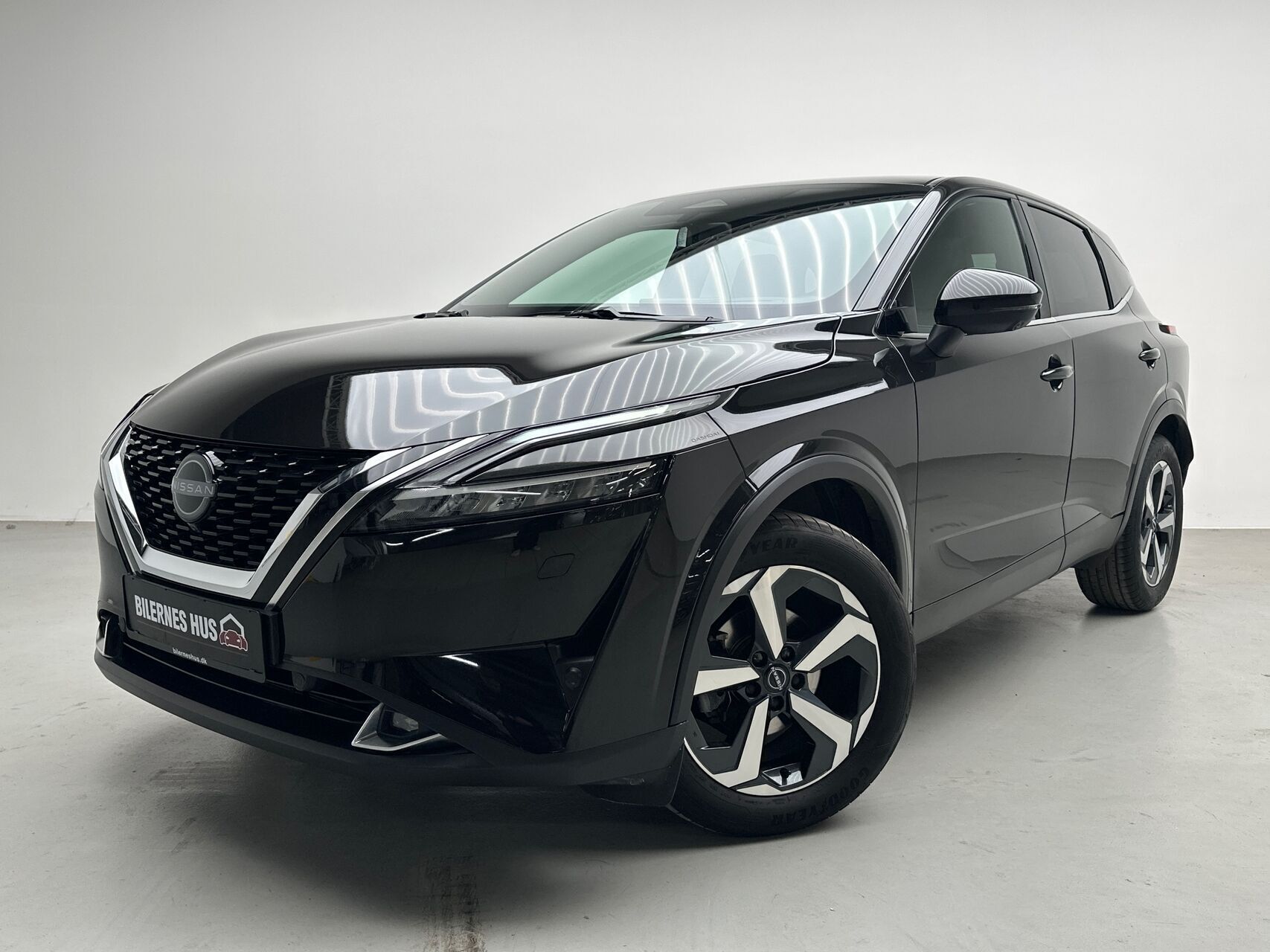 Sort Nissan Qashqai fra 2023