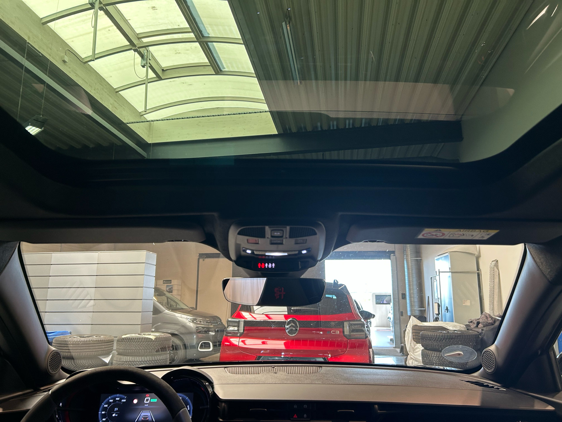 Grå Alfa Romeo Junior fra 2025