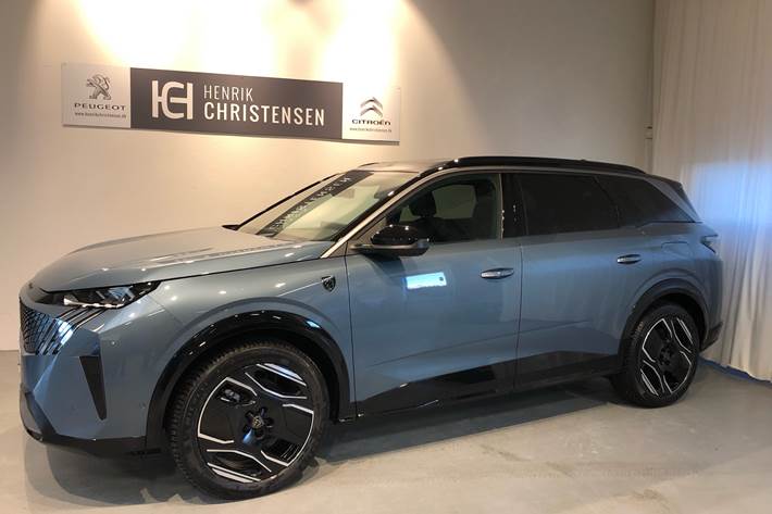 Blå Peugeot e-5008 fra 2024