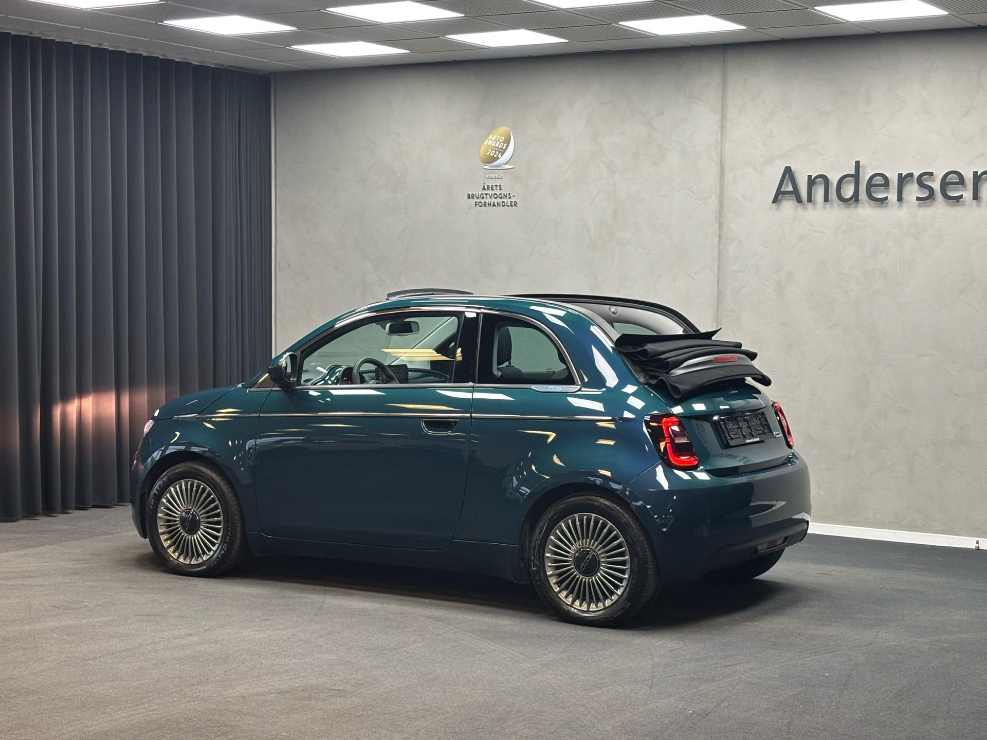 Grøn Fiat 500e fra 2023