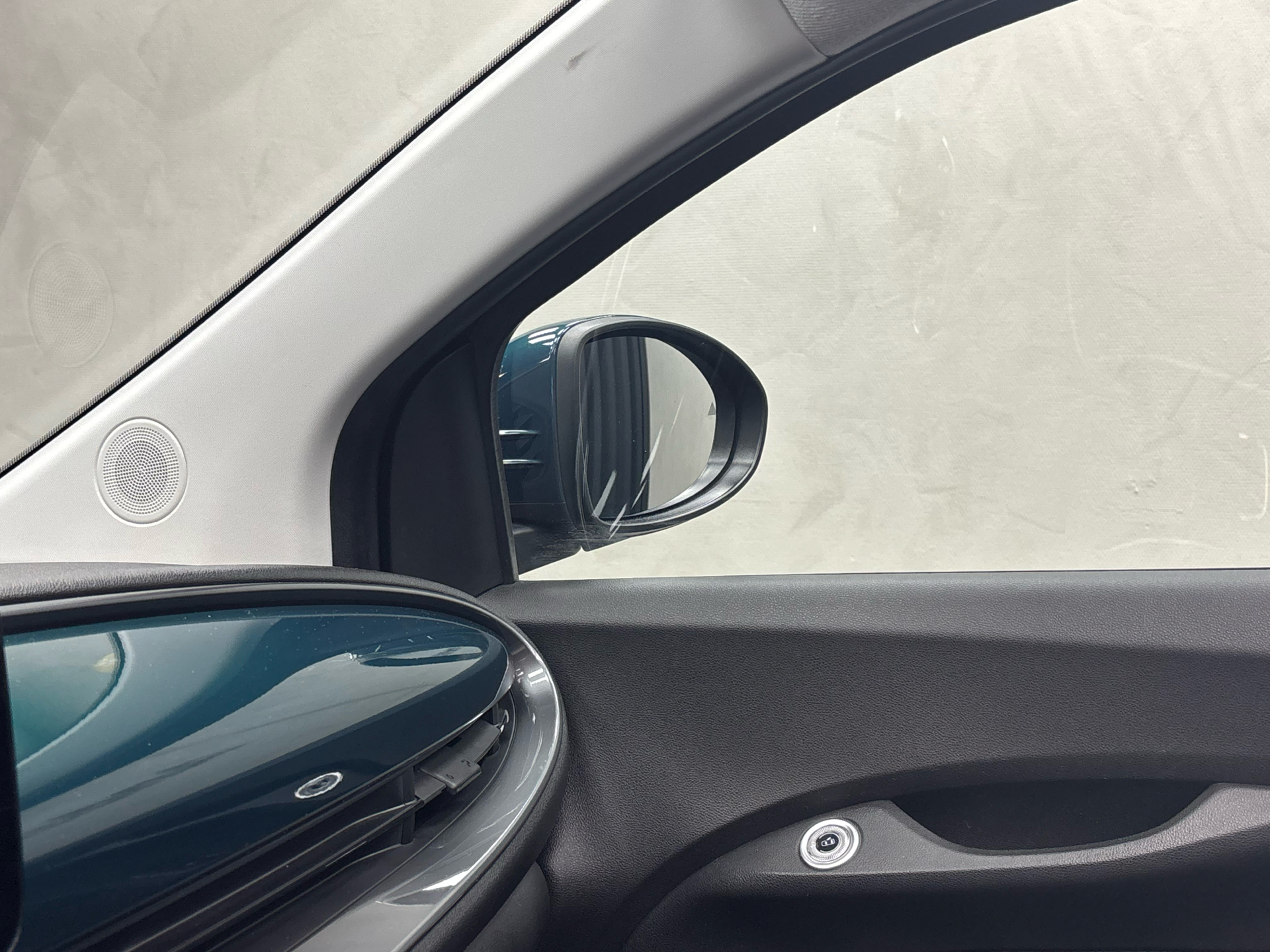 Grøn Fiat 500e fra 2023