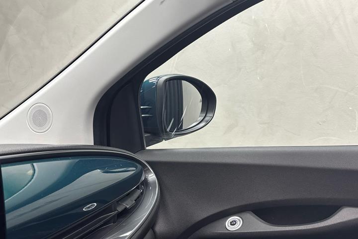 Grøn Fiat 500e fra 2023