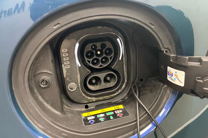 Grøn Fiat 500e fra 2023