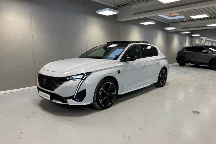 Hvid Peugeot E-308 fra 2024 set udefra