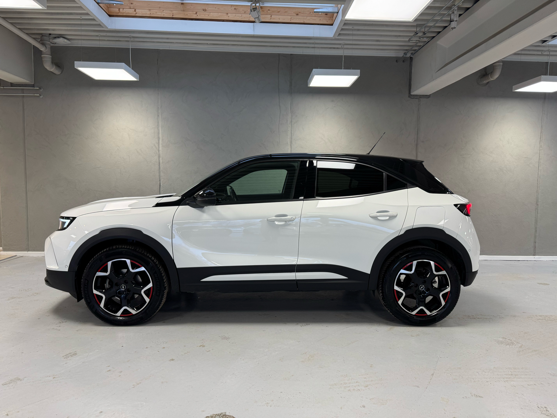 Hvid Opel Mokka fra 2022
