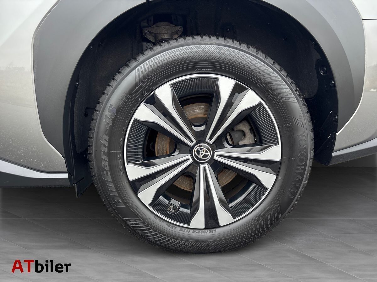 Grå Toyota BZ4X fra 2023