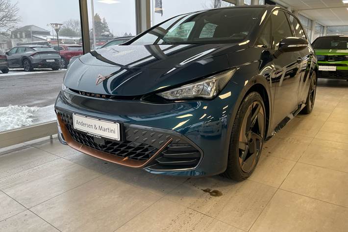 Blå Cupra Born fra 2023 set udefra