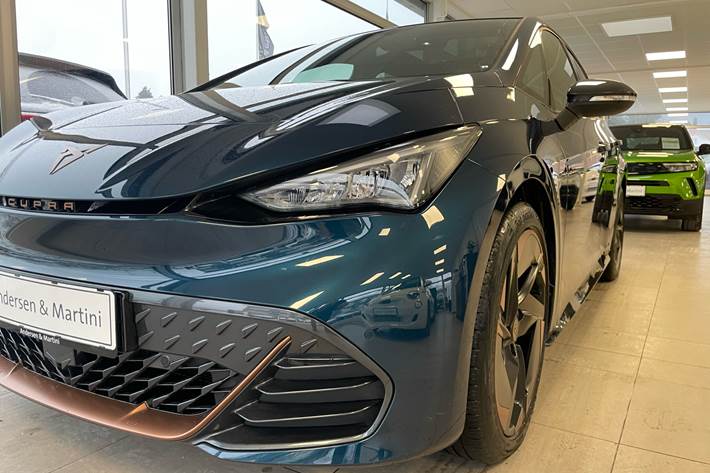Blå Cupra Born fra 2023