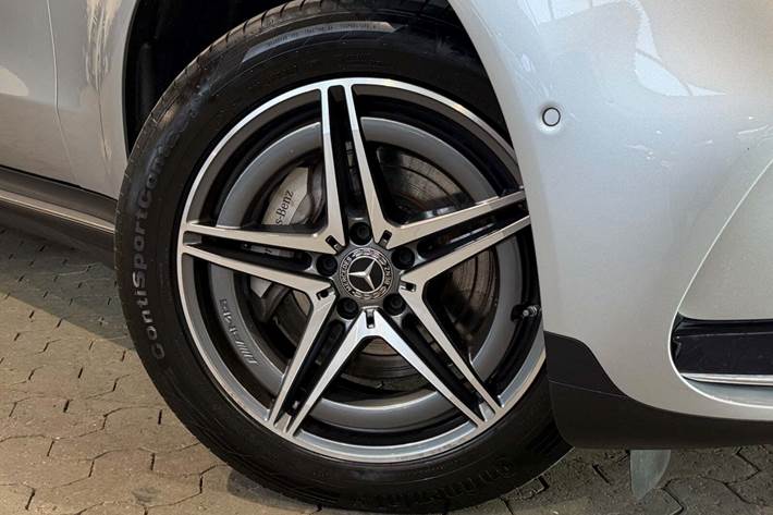 Sølv Mercedes EQC400 fra 2023