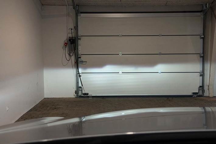 Sølv Mercedes EQC400 fra 2023