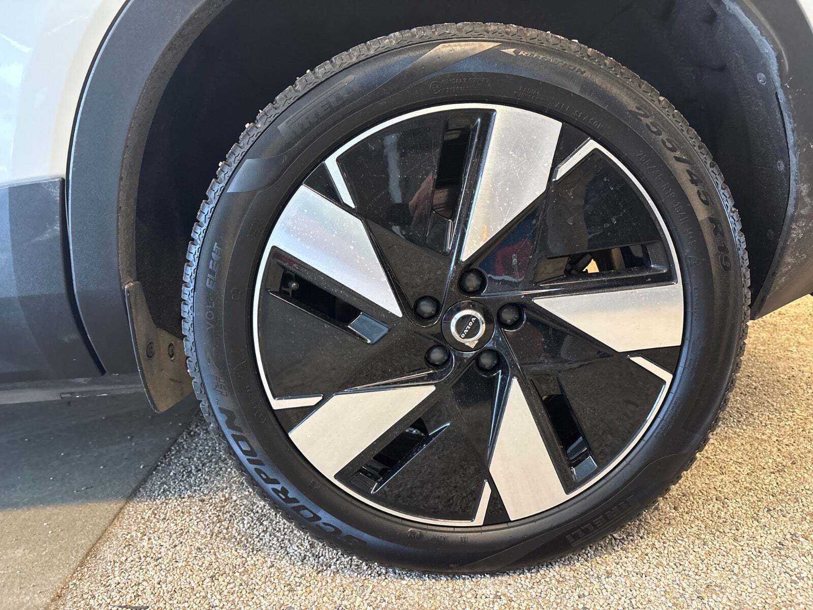 Hvid Volvo XC40 fra 2024