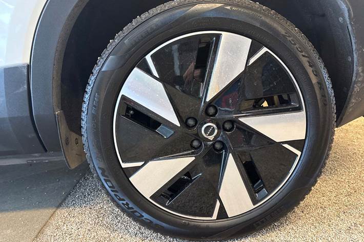 Hvid Volvo XC40 fra 2024